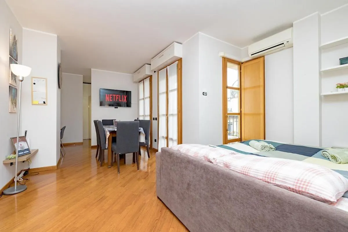 Cozy And Lovely Home - City Center Milan Apartment